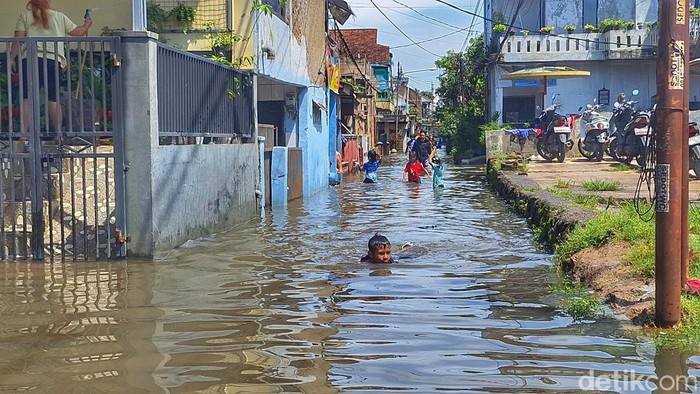Banjir di Dayeuhkolot Kabupaten Bandung. Foto: Yuga Hassani/detikJabar