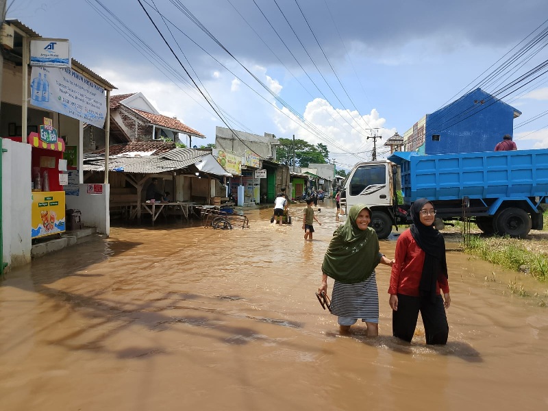 Banjir yang melanda kawasan Ciparay Kabupaten Bandung.