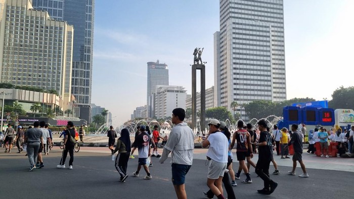Antusiasme warga padati CFD Bundaran HI usai libur Lebaran. (Taufiq Syarifudin/detikcom)