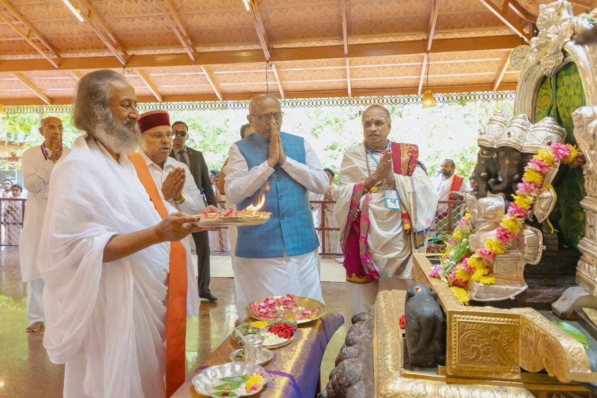 भारतीय आध्यात्मिक परंपरा का प्रतीकात्मक दृश्य