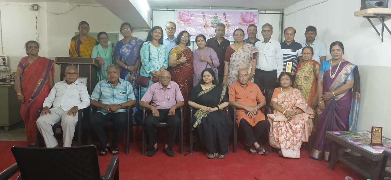 वीणा वादिनी साहित्यिक समिति द्वारा आयोजित कार्यक्रम का दृश्य।