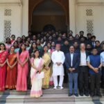 लोक भवन ग्रुप-1 परिवीक्षाधीन अधिकारियों के साथ राज्यपाल शिव प्रताप शुक्ला।