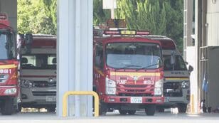 Ambulance transporting patient crashes into stopped truck that yielded way Arrives at hospital about 20 minutes late No effect on patient's condition Aichi