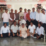 खरतर गच्छाधिपति आचार्य मणिप्रभसूरीश्वरजी म.सा. के साथ दादावाड़ी की विभिन्न समितियों के पदाधिकारीयों एवं सदस्य।