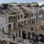 Police look at residential buildings that were destroyed overnight during Russian drone and missile strikes, amid Russia's attack on Ukraine, in Kyiv, Ukraine September 28, 2025. REUTERS/Thomas Peter/File