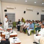 দলীয় কাউন্সিলরদের নিয়ে কালীঘাটে বৈঠক মমতা বন্দ্যোপাধ্যায়ের। ছবি: তৃণমূলের ফেসবুক পোস্ট