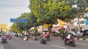 Depok is forecast to experience light rain this afternoon; residents are advised to prepare accordingly.