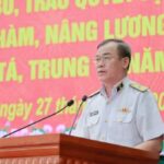 Đồng chí Chuẩn Đô đốc Nguyễn Đăng Tiến, Chính uỷ Vùng 3 Hải quân phát biểu chúc mừng tại Hội nghị. (Ảnh: DUY TRUNG)