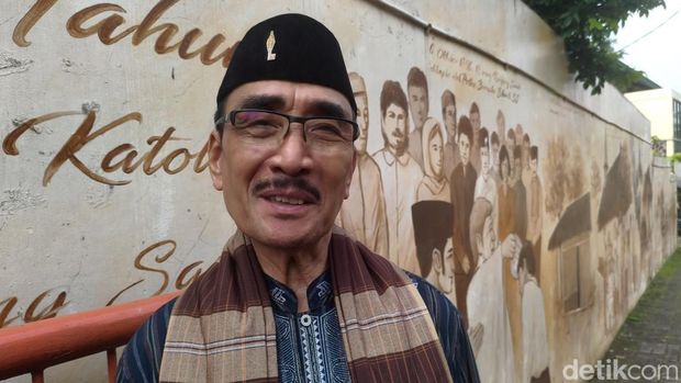 Many original Betawi people live in Kampung Sawah, Bekasi City. This Christian Betawi figure tells the story of the legacy of high tolerance among three religious communities in their area.