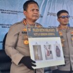 Pelajar SMP di Pondok Melati, Kota Bekasi tewas ditusuk usai saling ejek dan tantang di medsos. Pelaku yang juga berusia anak ditangkap dan diserahkan ke jaksa. (M Sholihin/detikcom)