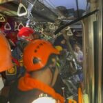 Basarnas sendiri telah mengerahkan tim elit dalam proses evakuasi para korban dalam kecelakaan ini.