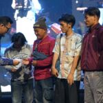 Perayaan Milangkala Sanggar Seni Hibar Cibeber yang ke-21 yang diadakan di Lapangan Pasir Munding Desa Sukaraharja, Kecamatan Cibeber, Kabupaten Cianjur, Jawa Barat, ini dihadiri para pelawak tersohor yang juga asal Jawa Barat seperti Kang Inoi SOS, Ogi SOS, Aman-Amin, Ki Daus, Kang Anton, A. Dikdik, Kang Ohang, dan Ceu Popon. Selain itu, hadir juga penyanyi dangdut berbakat asal Subang, Novia Rozma. Foto : Dok. AQUA