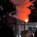 Api membakar bagian rumah yang dihuni oleh ibu dan kakaknya Anisa
