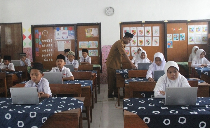 Average Math Test Scores for Elementary and Middle School Students Are Around 40; Education Ministry Investigates Causes of Low Numeracy Results