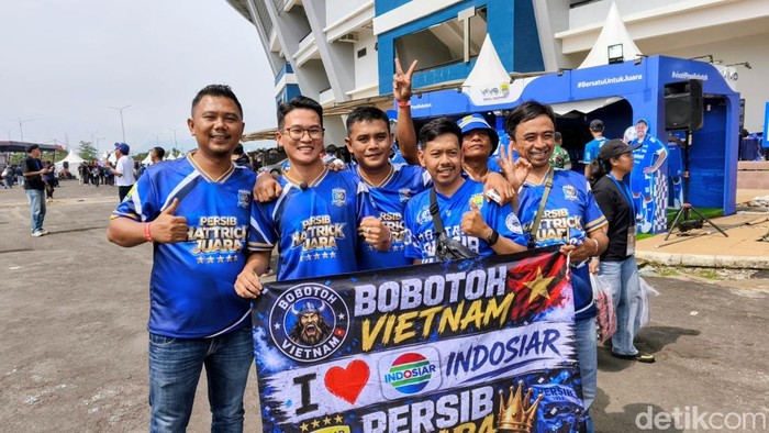 Dari ribuan Bobotoh, ada seorang Bobotoh yang datang jauh-jauh dari Vietnam untuk mendukung Persib agar meraih gelar juara liga kelimanya.