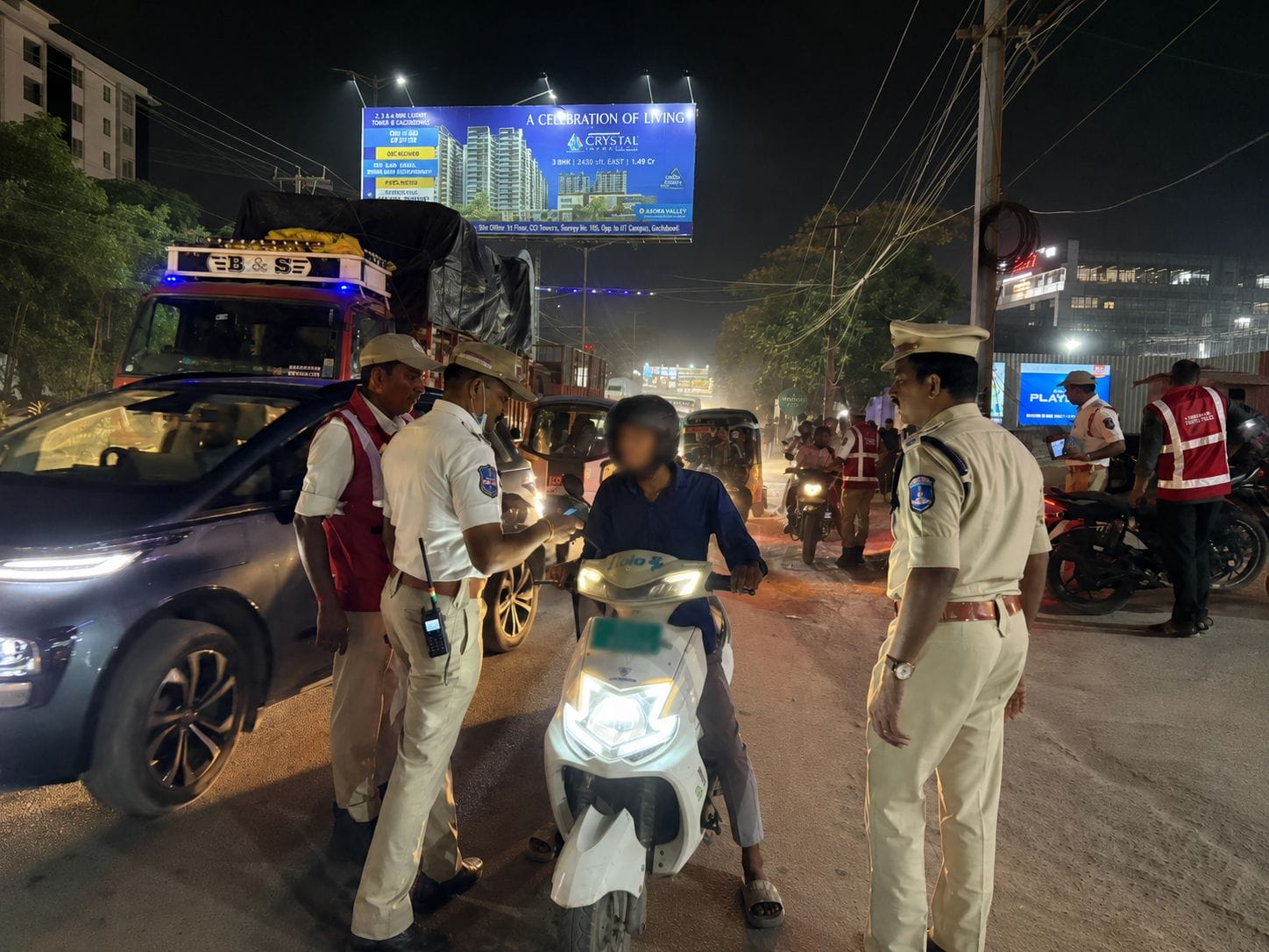हैदराबाद ट्रैफिक पुलिस द्वारा ड्रंक ड्राइविंग जांच अभियान