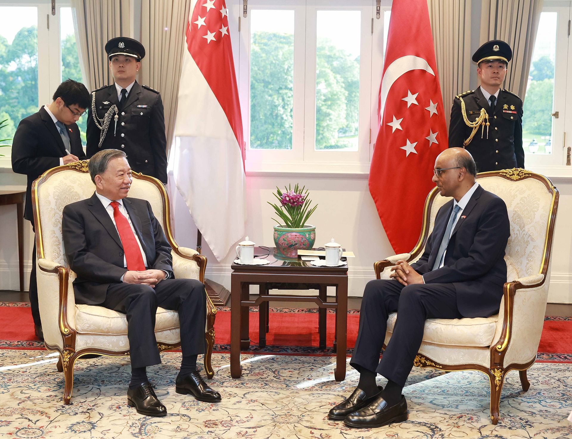 Trong chương trình thăm chính thức Singapore, ngày 12/3/2025, Tổng Bí thư Tô Lâm hội kiến Tổng thống Singapore Tharman Shanmugaratnam. (Ảnh: TTXVN)