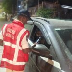 हैदराबाद में ड्रंक एंड ड्राइव जांच करती ट्रैफिक पुलिस