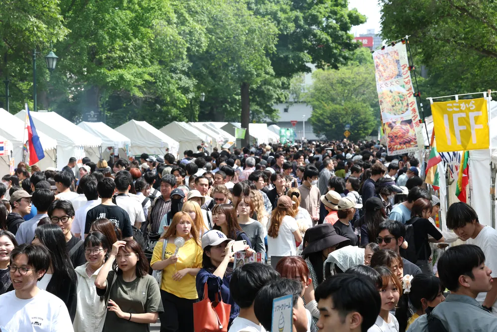 Clear weather for Hokkaido University Festival’s 150th anniversary, with food stalls and academic exhibits until the 7th.