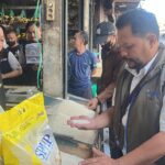 Bulog Jabar bersama Satgas Pangan dan Dinas Perdagangan melakukan sidak ke Pasar Astana Anyar Bandung, Minggu (7/6/2026) pagi.