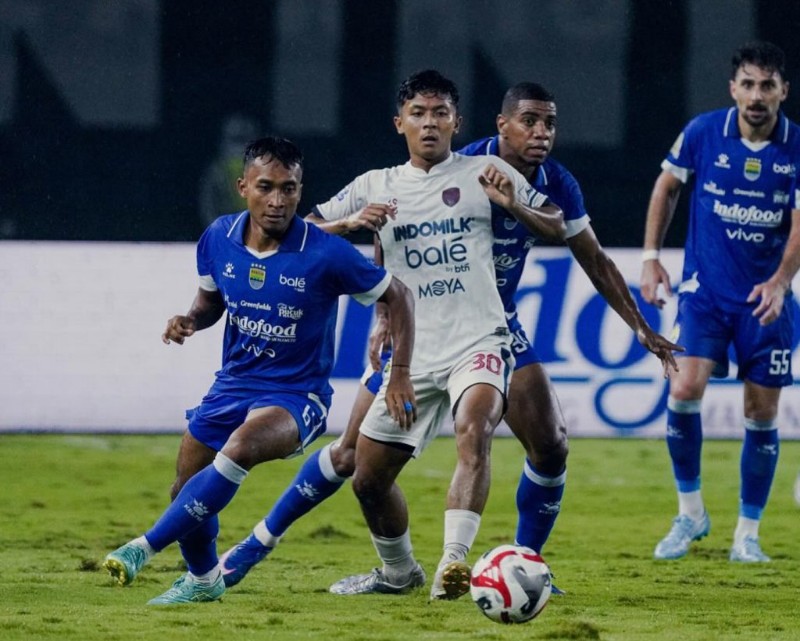 Gelandang Persib Bandung, Robi Darwis.