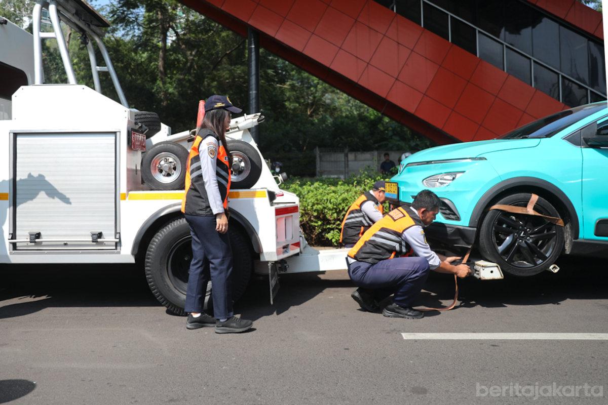 600 joint personnel deployed to crack down on illegal parking.