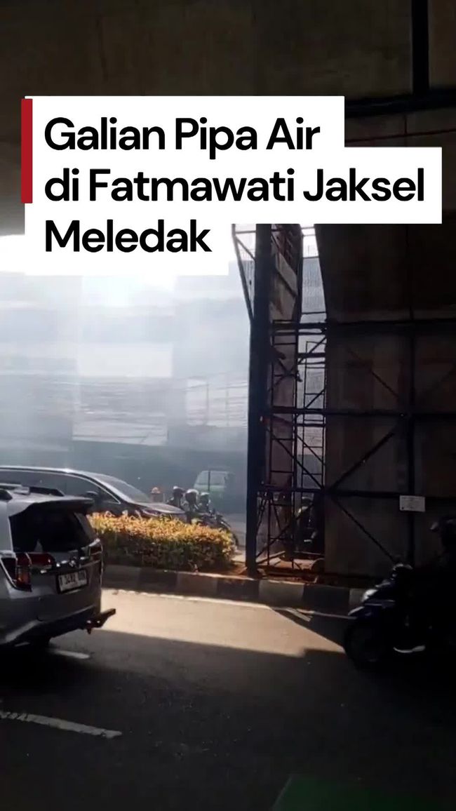 Video of an excavation explosion in Fatmawati, South Jakarta shows two workers burned.