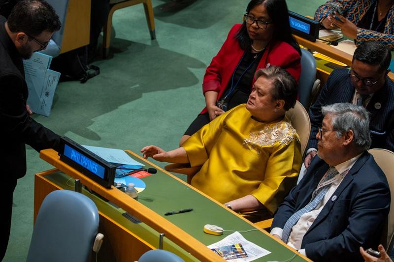 Secretary of Foreign Affairs for the government of the Philippines Theresa Lazaro receives a ballot in the election of non-permanent members of the United Nations Security Council at U.N. headquarters in New York City, U.S., June 3, 2026. REUTERS/David 'Dee' Delgado