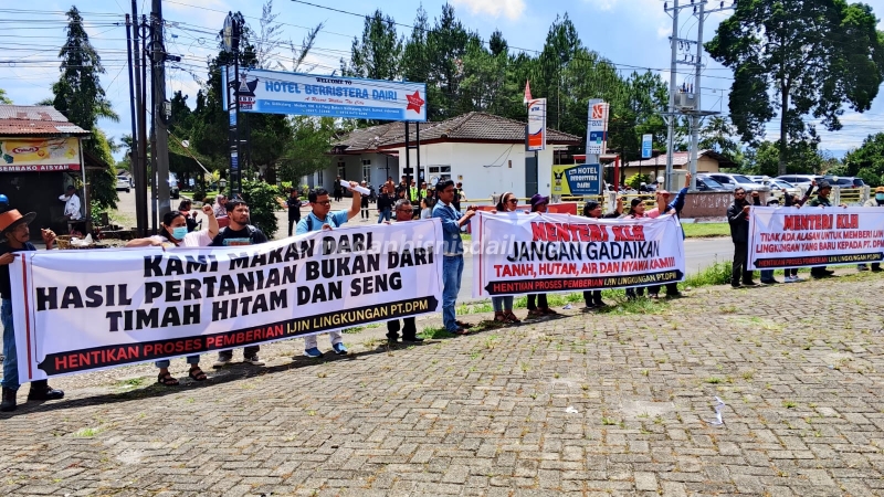 Aksi penolakan tambang PT Dairi Prima Mineral (DPM) oleh koalisi masyarakat sipil dan warga Dairi beberapa waktu lalu. Pada peringatan Hari Lingkungan Hidup Sedunia 2026, warga bersama jaringan advokasi lingkungan berencana menggelar aksi solidaritas menolak izin lingkungan baru perusahaan tambang tersebut.
