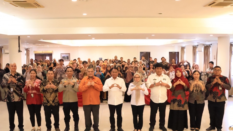 Bupati Sergai Darma Wijaya bersama Kadis Kominfo Nurcinta Depi Tambunan dan Kepala BPS Marine Sohadi Angkat menekankan akurasi pelaksanaan Sensus Ekonomi 2026 hingga ke tingkat masyarakat bawah. (istimewa)