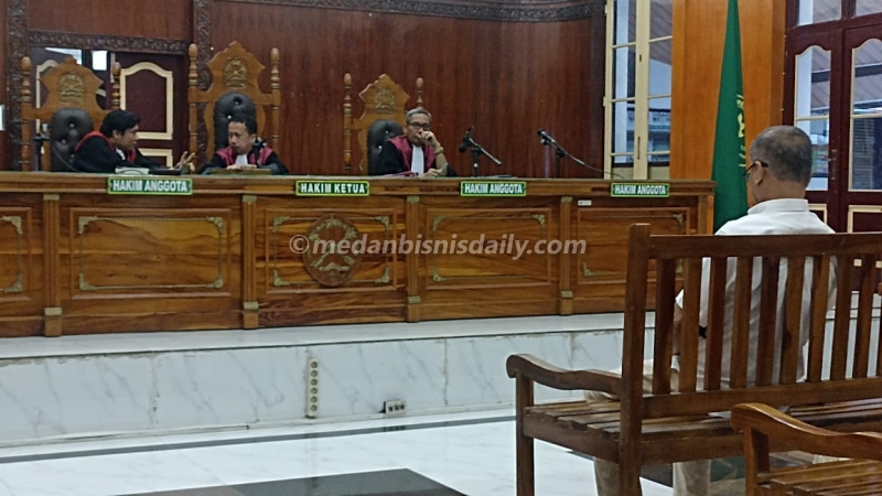 Terdakwa Dante Sinaga saat mengikuti persidangan pembacaan putusan sela perkara dugaan korupsi penjualan aluminium alloy PT Inalum di Pengadilan Tipikor Medan, Rabu (3/6/2026).