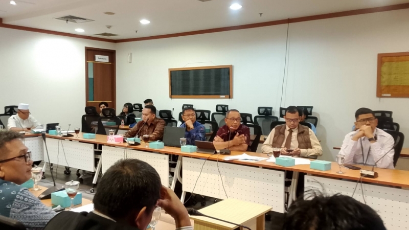 Suasana Rapat Dengar Pendapat (RDP) antara BNI, perwakilan nasabah Koperasi Swadharma, Otoritas Jasa Keuangan (OJK), dan Komisi C DPRD Sumatera Utara di Medan, Rabu (3/6/2026).