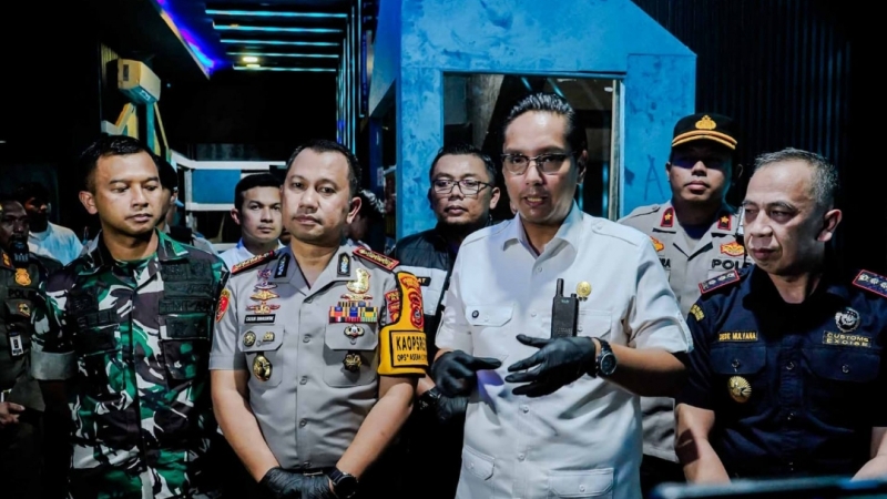 Wali Kota Medan, Rico Waas, memberikan keterangan pers. (istimewa)