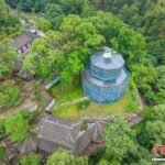 图为航拍视角下的万岁楼。冯粒 摄