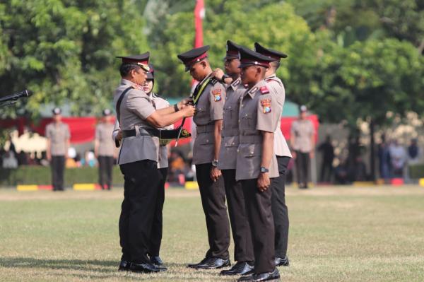Anak buruh raih lulusan terbaik Bintara Polri 2026 di Jatim. (Foto : Istimewa).
