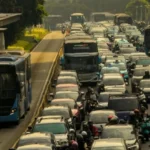 Ilustrasi kendaraan di Jakarta. Pemprov DKI Jakarta menghapus sanksi denda PKB dan BBNKB mulai 1 Juni hingga 31 Agustus 2026 mendatang.
