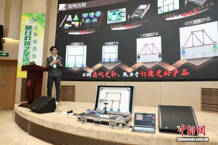 第二十四届上海市青少年“明日科技之星”活动大学生组风采展示(终评)现场，青年学子参加答辩。(上海市青少年“明日科技之星”活动组委会供图)