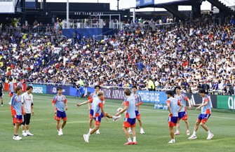 Japan's World Cup football players practice in front of fans in Nashville, Tennessee, on June 8, 2026. (Kyodo)
