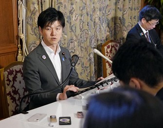 Minister of Agriculture, Forestry and Fisheries Norikazu Suzuki holds a press conference in Tokyo on June 5, 2026. (Kyodo)