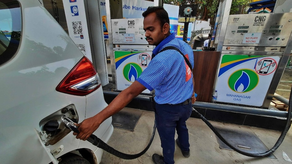 CNG prices have risen again in Mumbai, with a second increase of 2 rupees in 15 days.