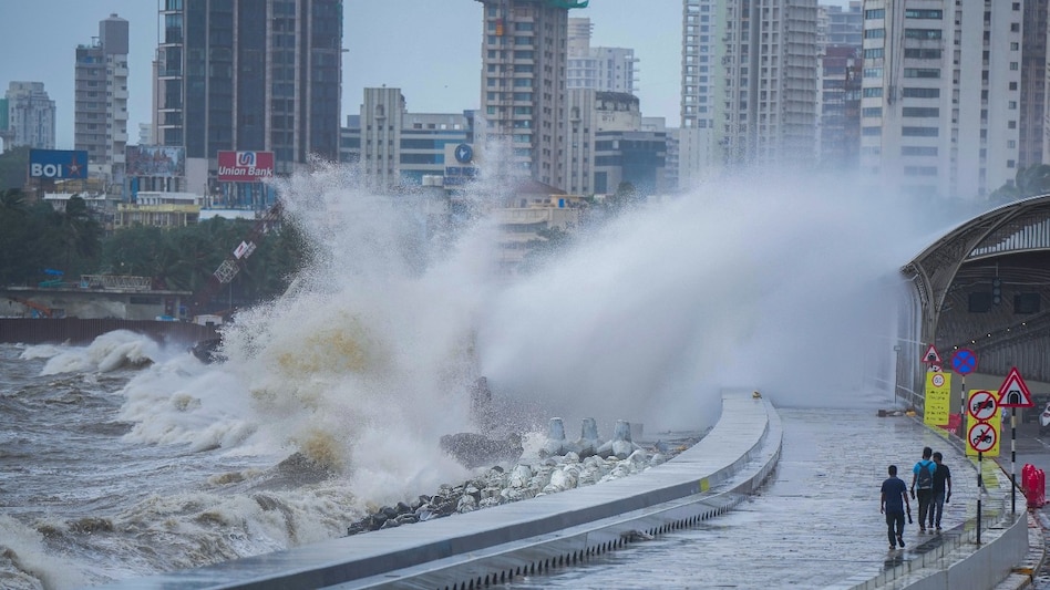 Mumbai: High waves in the sea during monsoon, alert for 24 high tides from June to September