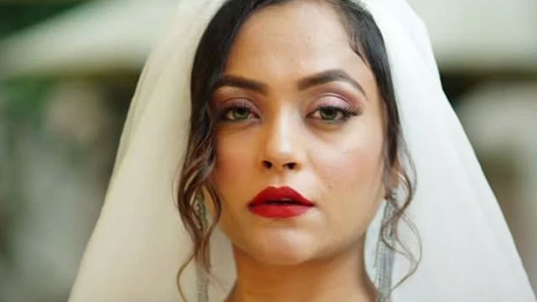 Nehal Vadolia reveals the truth behind shooting intimate scenes, uncovering many Bollywood secrets.