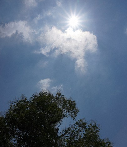This file photo shows intense sunlight in Tokyo. (Mainichi/Kenji Yoneda)