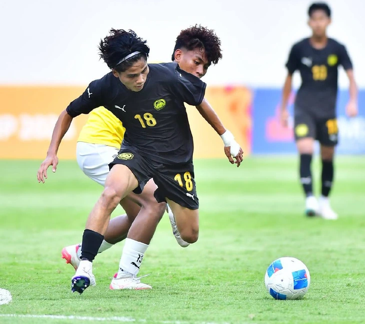 U19 Malaysia (áo đen) giành chiến thắng trước Brunei - Ảnh: FAM