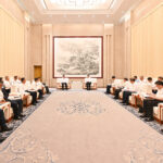 ▲6月3日下午，市委书记袁家军会见中国南水北调集团党组书记、董事长汪安南一行。记者 刘力 摄/视觉重庆