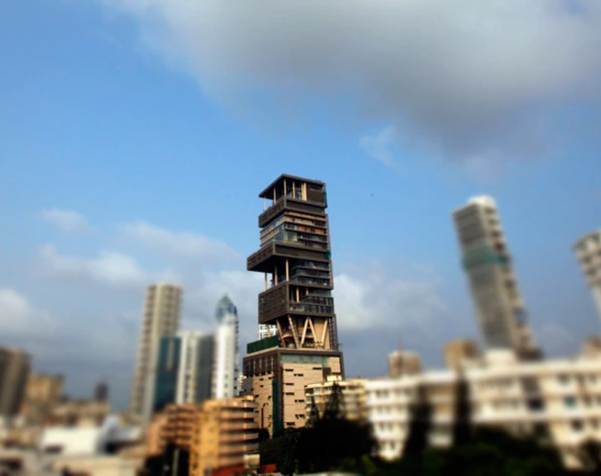 मुंबई स्थित एंटीलिया में रहता है अंबानी परिवार