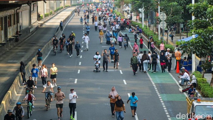 Antusiasme warga terlihat tinggi saat pelaksanaan car free day (CFD) perdana di Jalan HR Rasuna Said, Jakarta Selatan, Minggu (10/5/2026). (Muhammad Firman Maulana/detikcom)