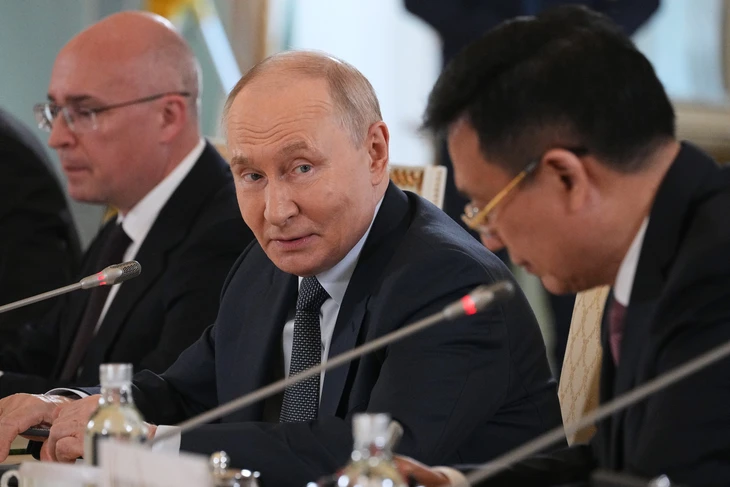 Tổng thống Nga Vladimir Putin dự kiến phản hồi về thư của Tổng thống Ukraine Volodymyr Zelensky trong ngày 5-6 - Ảnh: AP