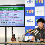 記者会見で6月の東京都議会に提出する補正予算案の内容を説明する小池百合子知事=2026年5月29日、東京都庁、寺沢知海撮影
