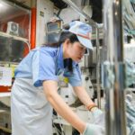Lao động làm việc ở một công ty sản xuất sản phẩm phụ trợ cho ô tô, xe máy tại Hà Nội - Ảnh: HÀ QUÂN